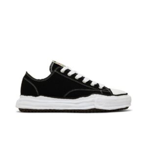 MAISON MIHARA - BLACK & WHITE