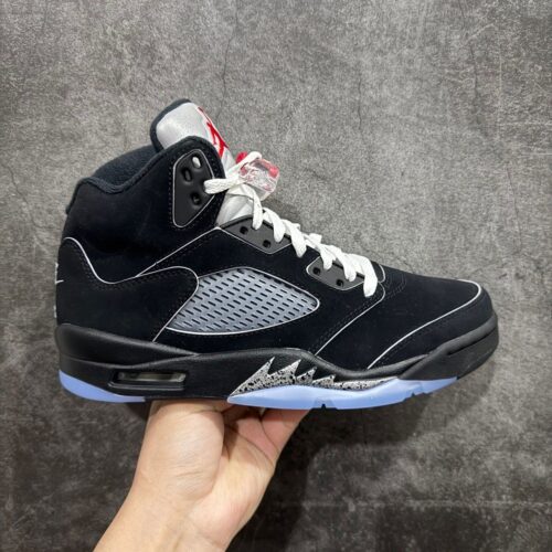 e78379e3-aab5-4300-95d7-1792fc936b19 JORDAN 5 RETRO - BLACK