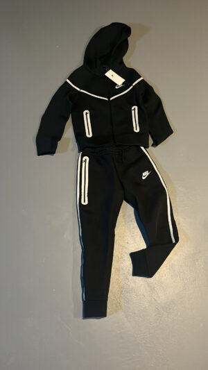 NIKE TECH