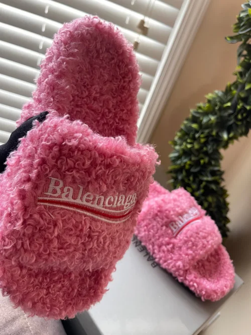BB - PINK FURRY SLIDES